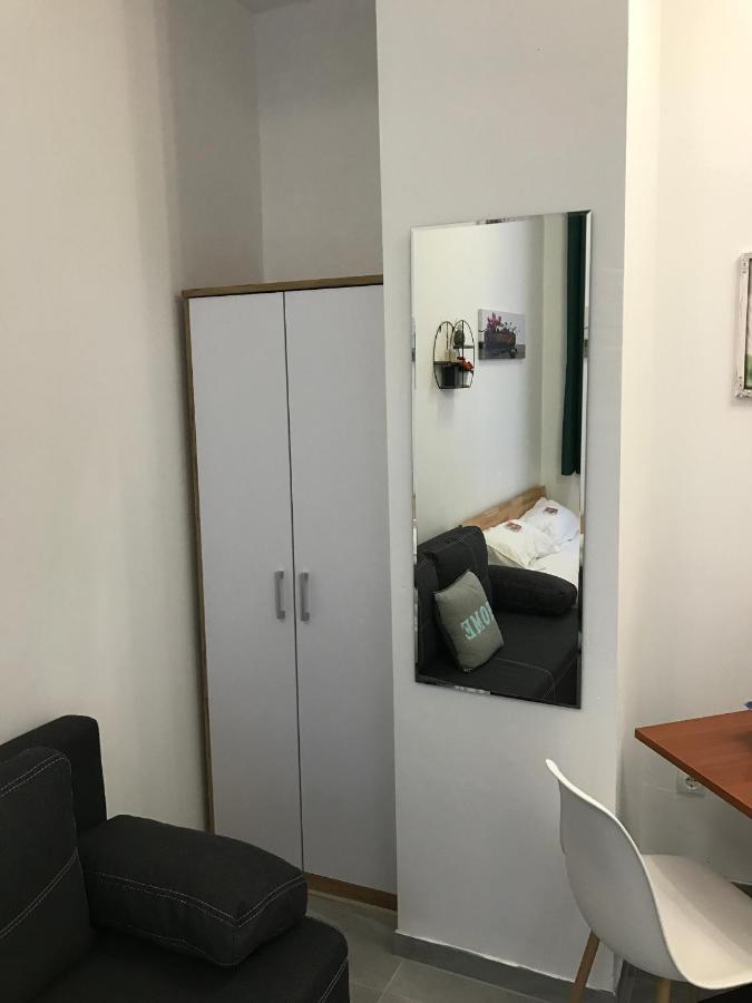 Saralo 1050 * Viena